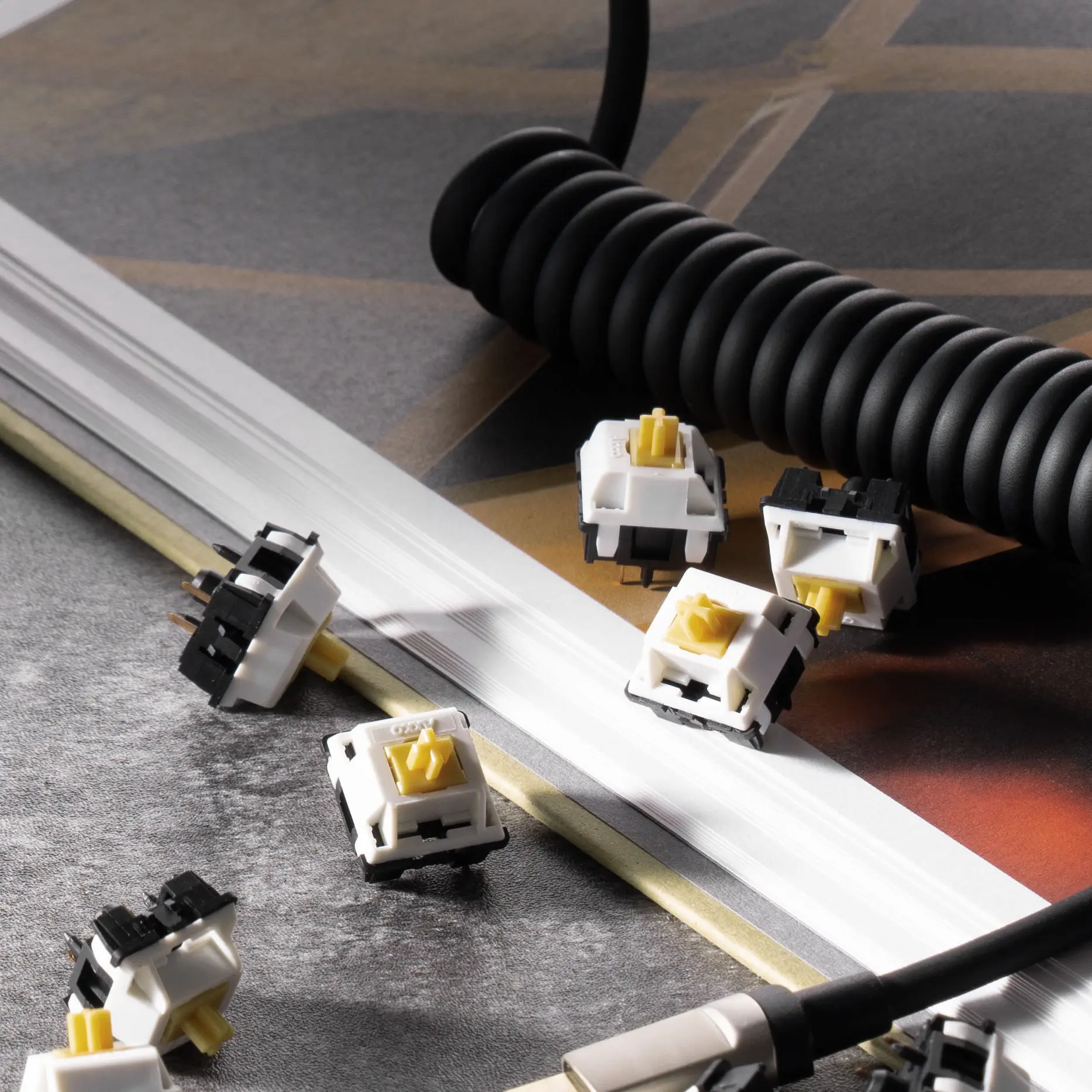 AKKOペンギンピンクサイレントリニアタクタイル5ピンメカニカル