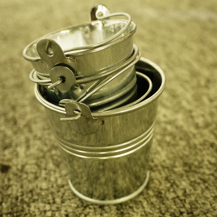 DD2141   Creative Tinplate Mini Watering Bucket Flower Pot Iron Plant Pot Garden Hook Basket Metal Flower Bucket
