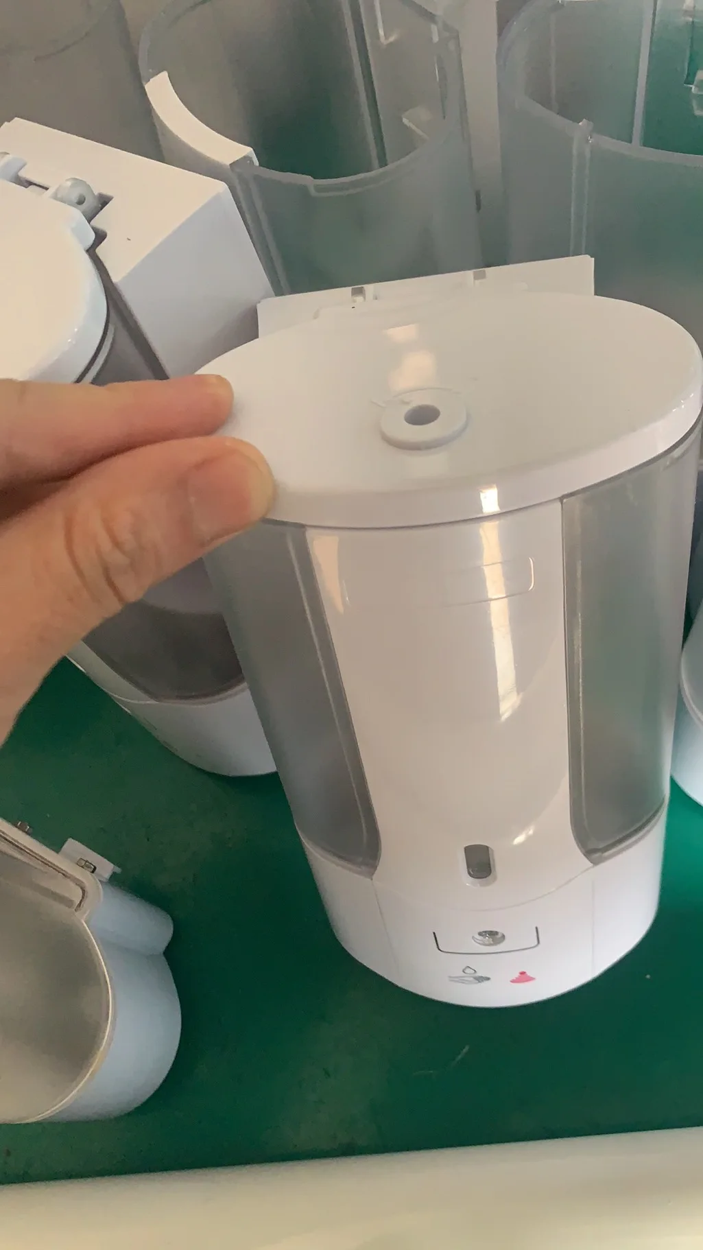 Wall Mounted Automatic dropping liquid Soap Dispenser sanitizer Hand Cleaning Touchless Dispenser Machine Sensor 400ML