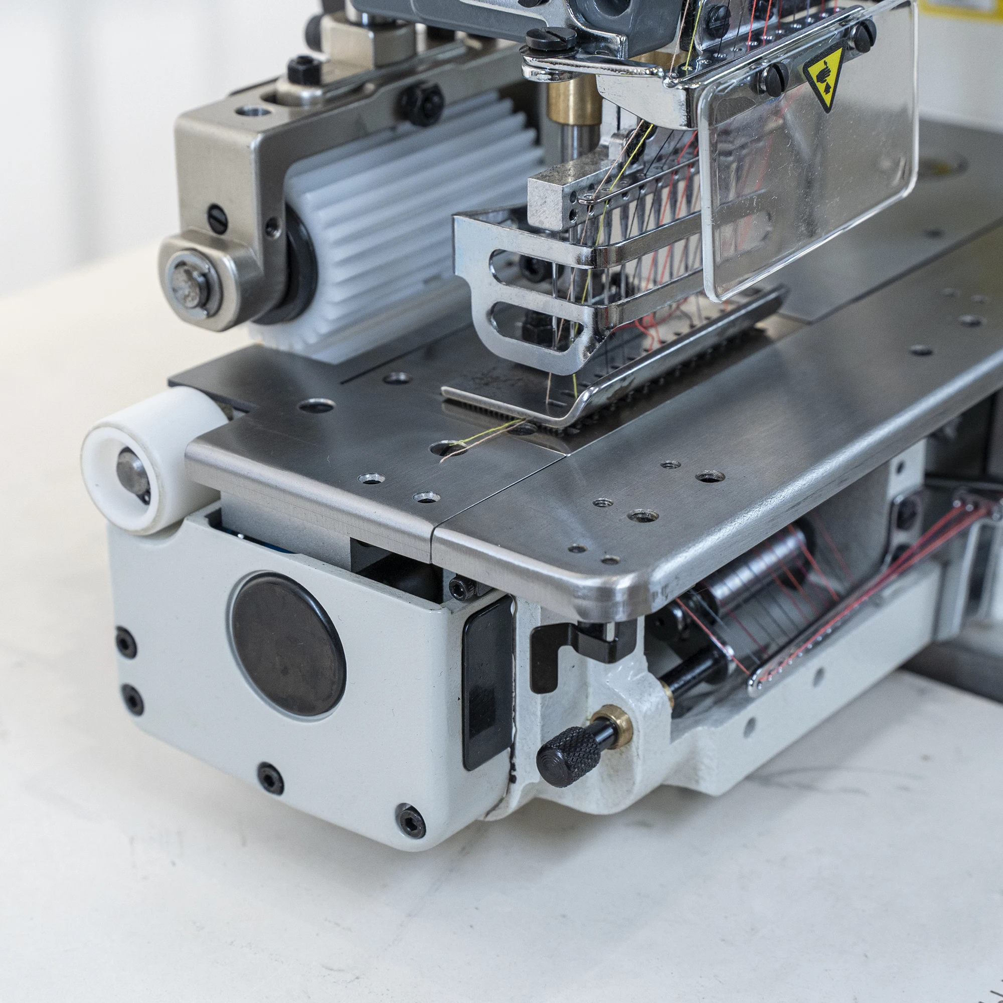 뜨거운 판매 멀티 바늘 기계 컴퓨터 재봉틀 HK-008-13032P-UTC 13 바늘 재봉틀