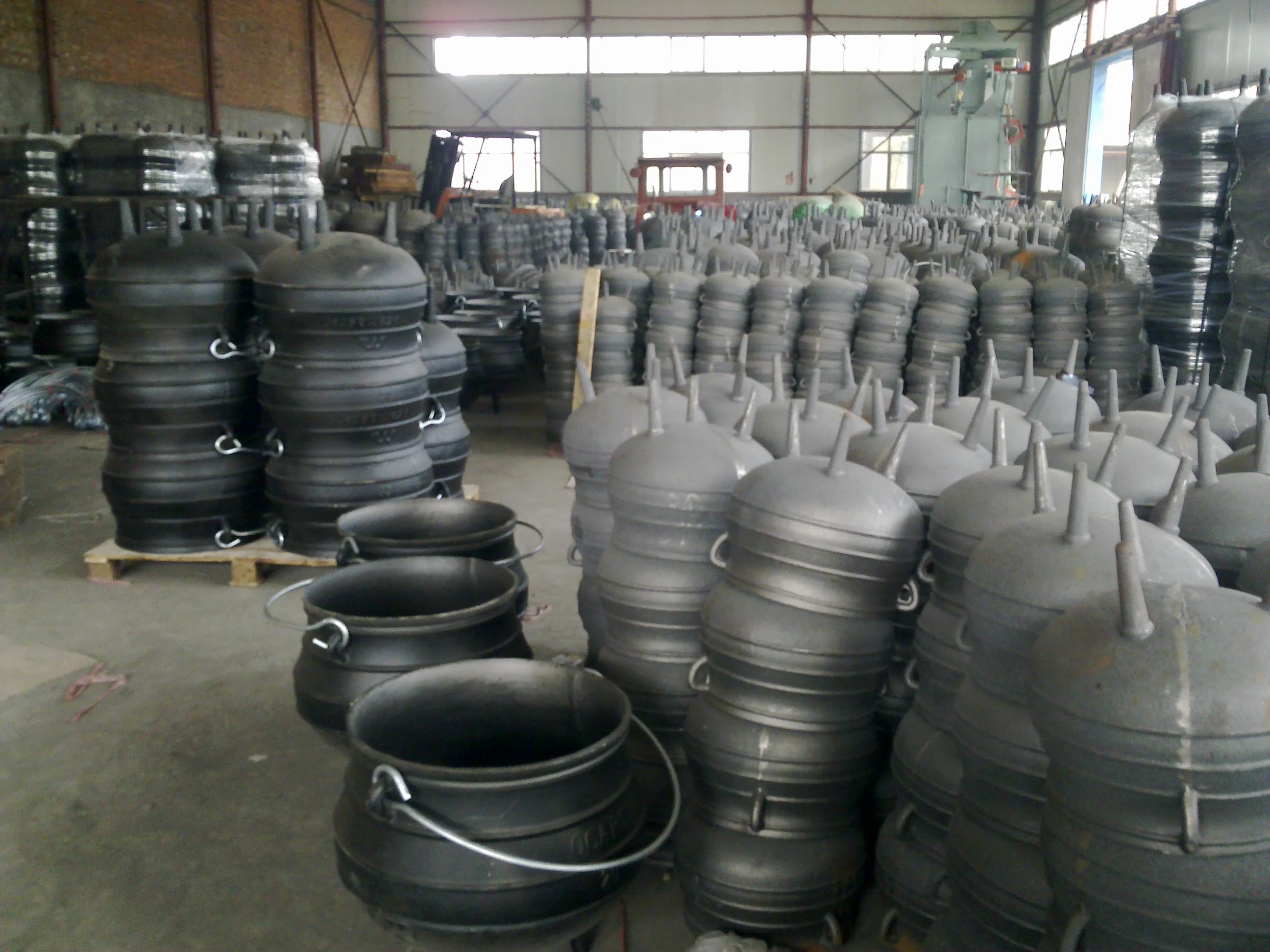 Red Enamel Cast Iron Potjie Pot Including Complementary Lid Lifter Knob