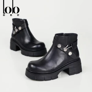 Women's Classic Autumn Winter Boots with Round Toe Thick Heel Zipper Closure Fashionable Leather Design New Women's Shoes