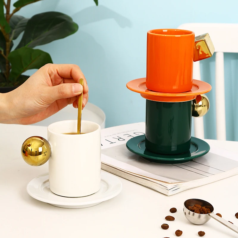 Promotional Eco Ware 220ml Porcelain Coffee Mug Normal Size Cappuccino Espresso Cups Golden Handle Ceramic Cold Safe Camping manufacture