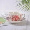 taza roja y platillo