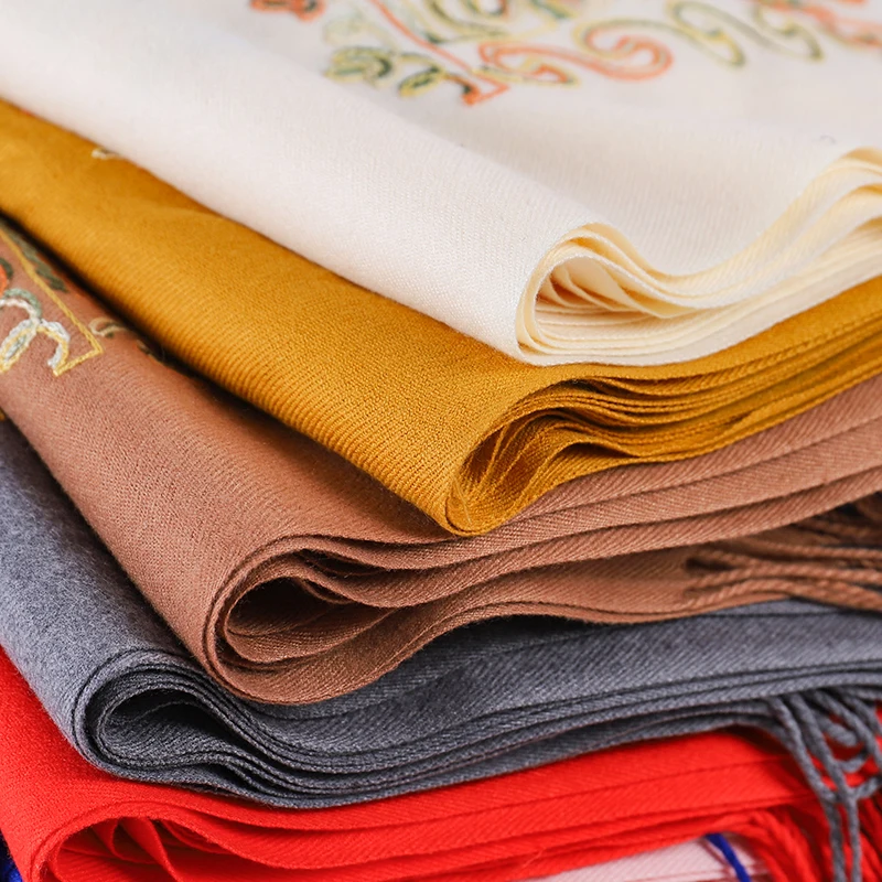 2022 La última bufanda cálida de anacardo con borlas bordadas Bufandas de cachemir de color liso Chal de cachemir Pashmina_voghion.com
