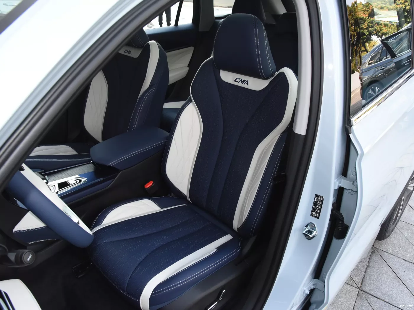 Geely Binyue Left Hand Drive 1.5 Turbo 177hp 5 Doors 5 Seats Ev Car