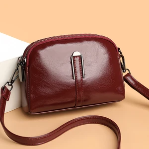 Luxury Ladies Clutch Bag Hand Totes Vintage Preppy Style with Chain Decoration Waterproof Feature