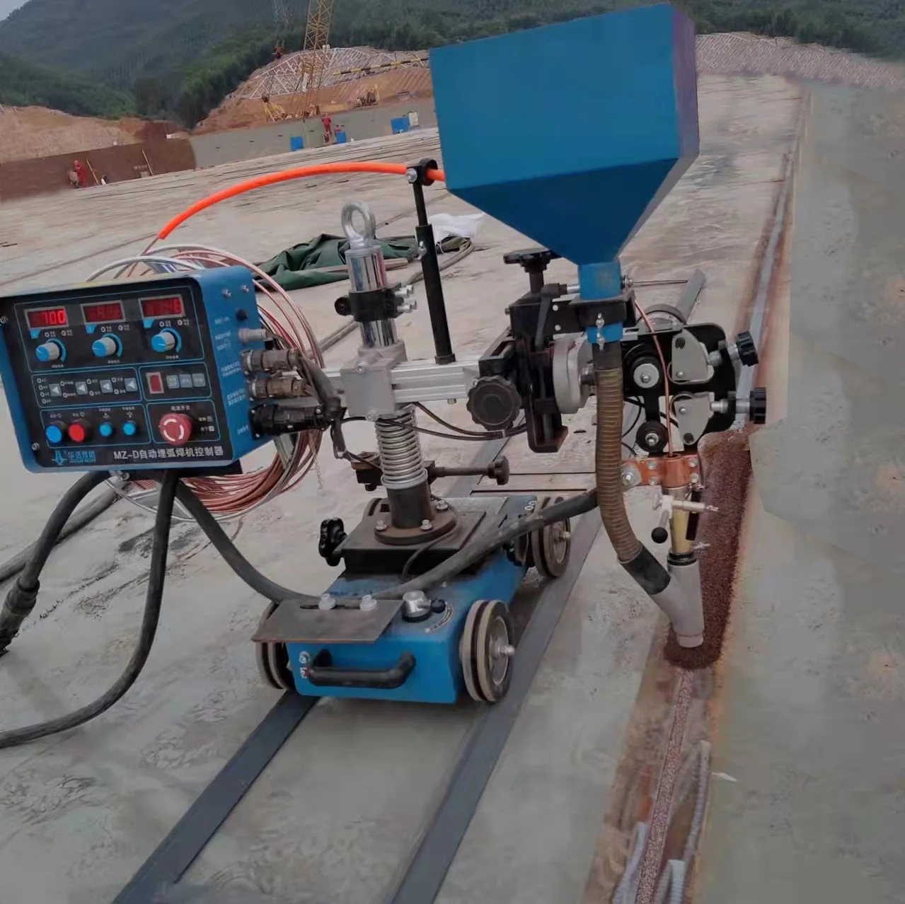 Tank Bottom Plate Welding Machine for Butt Corner Welding Machine on Tank Construction Site
