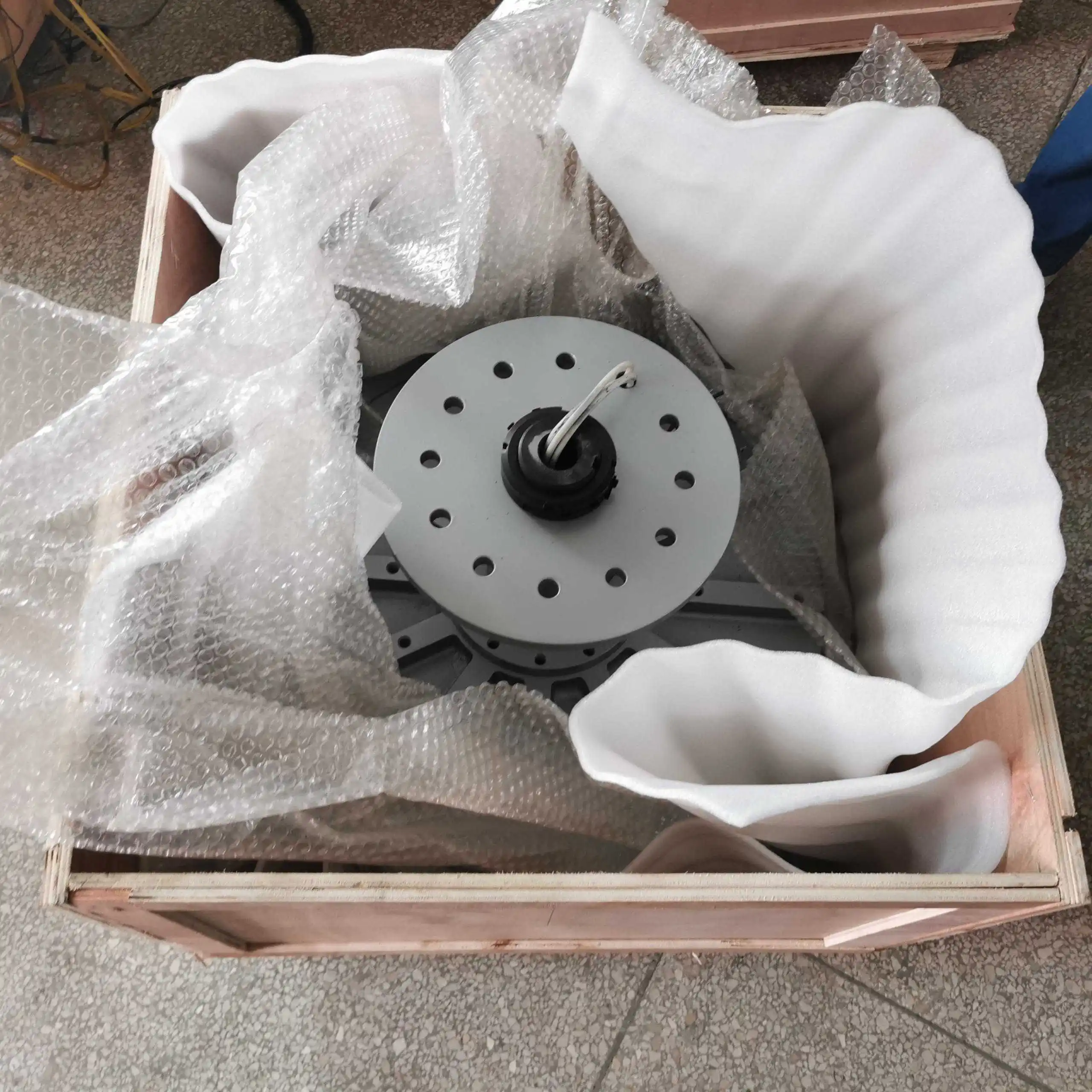 Produktbild von Kernloser Permanentmagnet-Generator 400W – 850 U/min, 12/24/48V, Für DIY-Windkraftanlagen