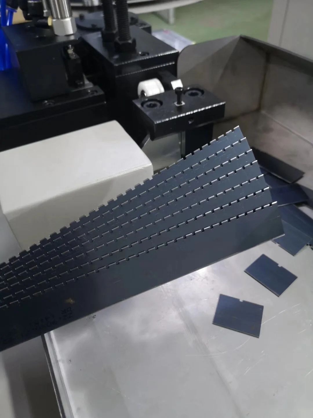 Multifunction Auto Creasing Rule Cutting Machine With Cutting Notching Perforation Header Tail Bridge for Die Board Making