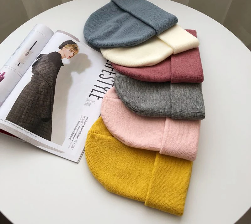 
Оптовая продажа, различные цвета, вязаная шапочка с ярлыком на заказ 