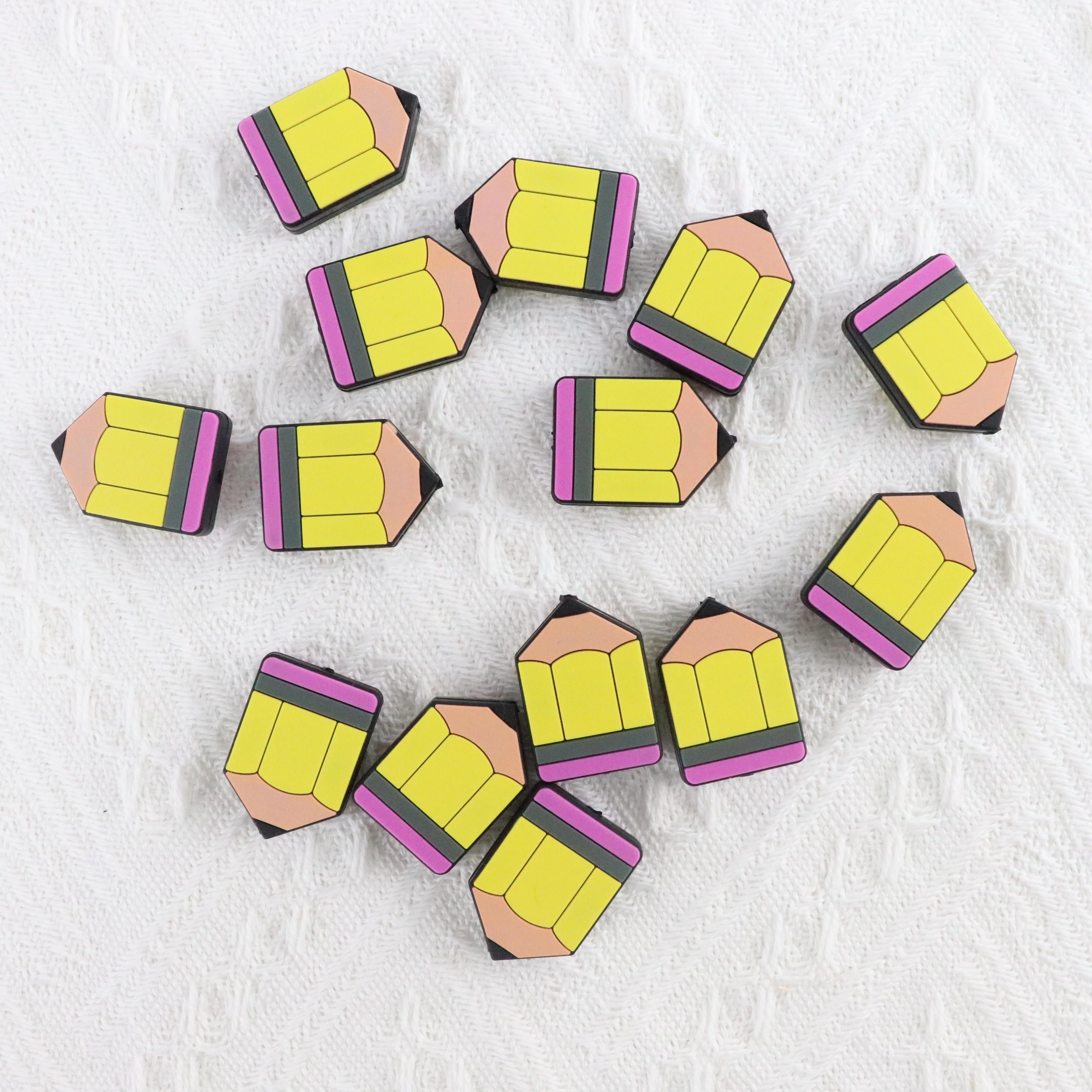 Силиконовый браслет из бисера