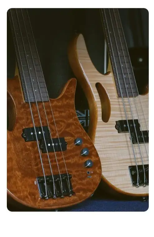 AKAMAミニモンスタースマート4弦エレキベースギター初心者向け