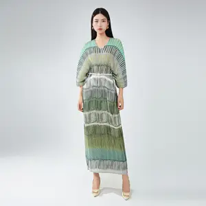 Women's High Quality New Polyester Dress V-Neck Striped Bat Sleeves European and American Styles Loose Miyake Pleated Dress