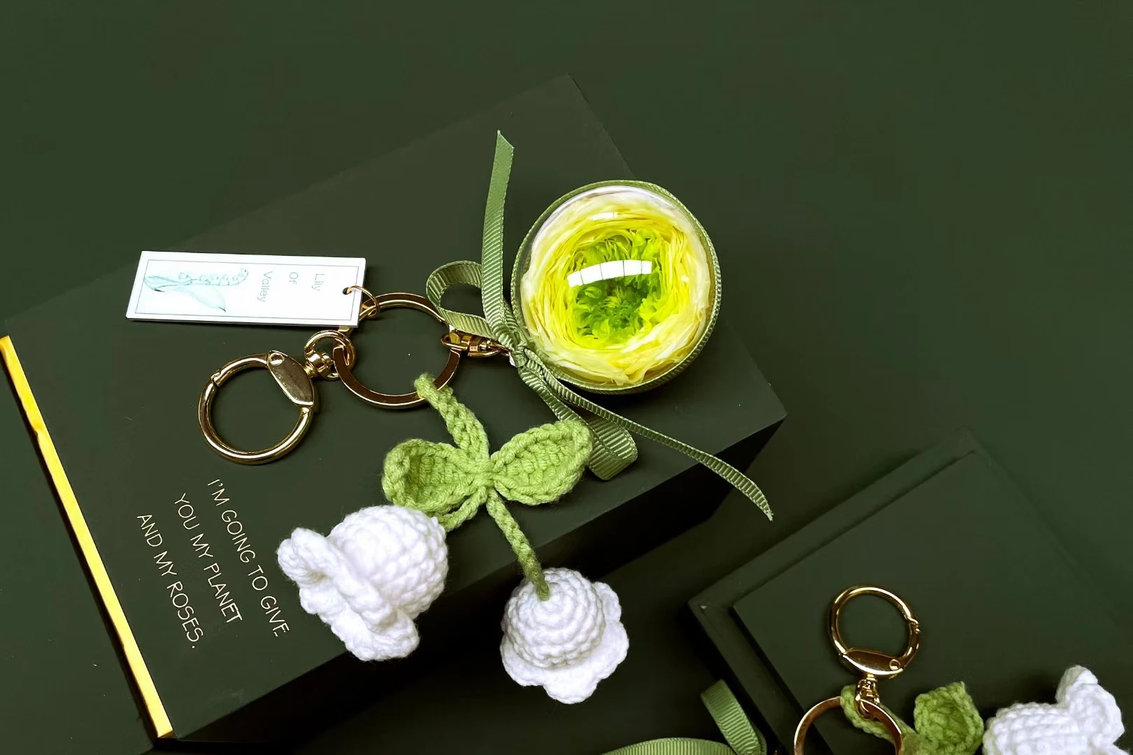 Factory Wholesale Beautiful Preserved Flower Keychain Flower Rose