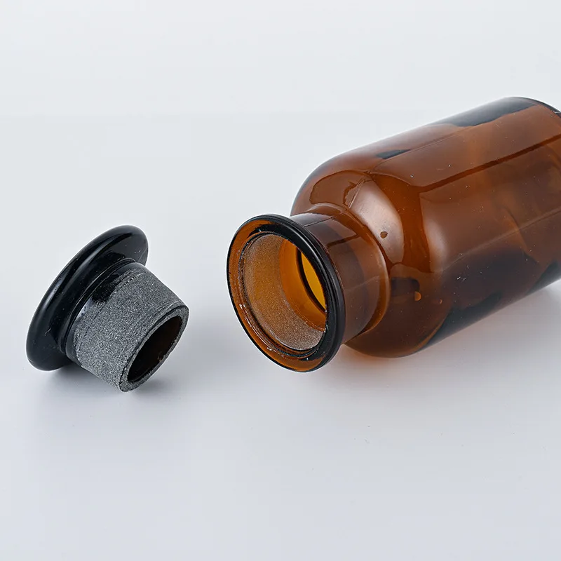 Factory Sale 125ml 250ml 500ml 1000ml Glass Amber Apothecary Jars With Glass Stopper Decorative Laboratory Reagent Vial