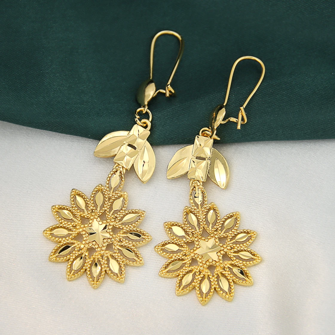Fashion Design Earrings Jewelry Flowers Hollow Sun Gold Plated Necklace Dubai Gold Jewelry Set