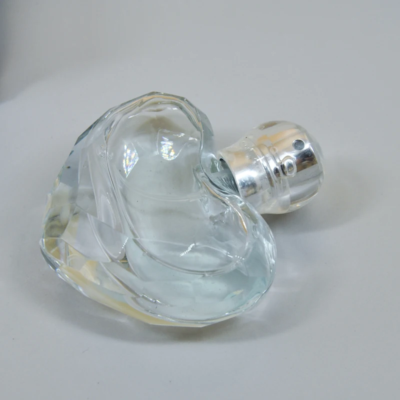 Custom Logo 30ml Luxury Perfume Bottle High Quality Heart Shape Glass Design with Pump Sprayer for Sealing