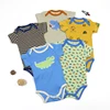 Ragazzo-colore casuale