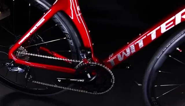 TWITTER Thunder 700c Road Bike - R7000 Groupset & Carbon Fiber