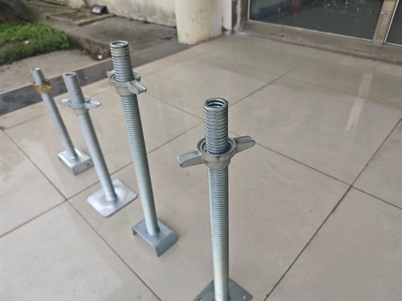 Triangular Jack Galvanized U-Head Jack Base and Screw Jack Stands for Scaffolding