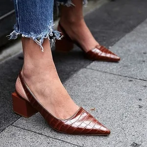 QuiteS Vintage Large Size Pointed Head Commuter Sexy Med-Heel Brachio Sandals 2023 New Summer Women Thick Heels Shoe