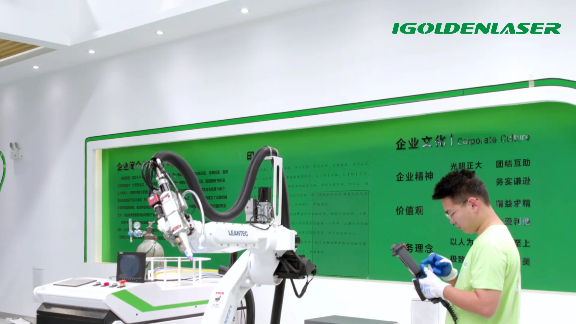Igoldencnc Portable 6 Axis Welding Robot Fiber Laser Welding Machine