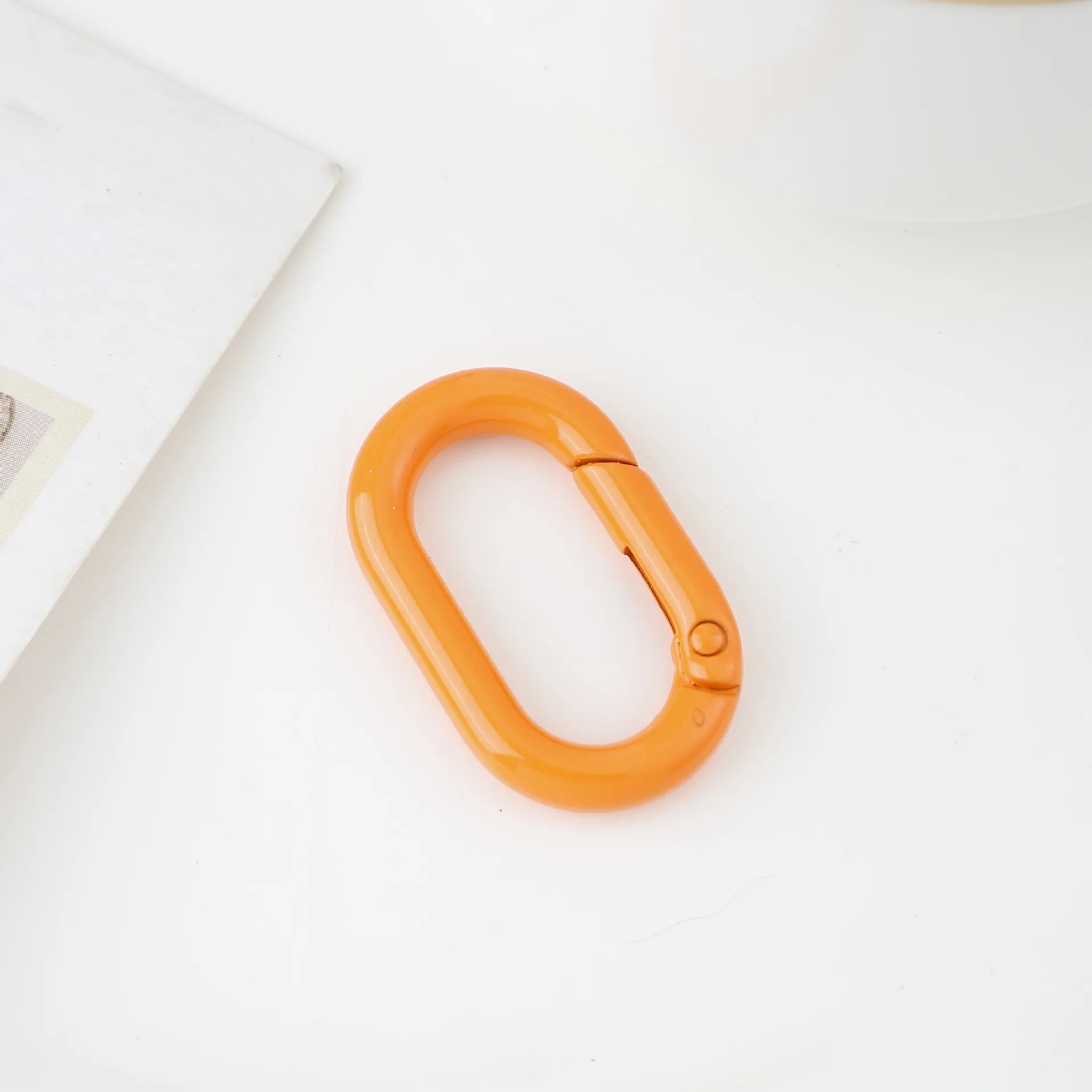 Modern Simple Oval Metal Spring Buckle Keychain New Color Accessories Promotional Product Category
