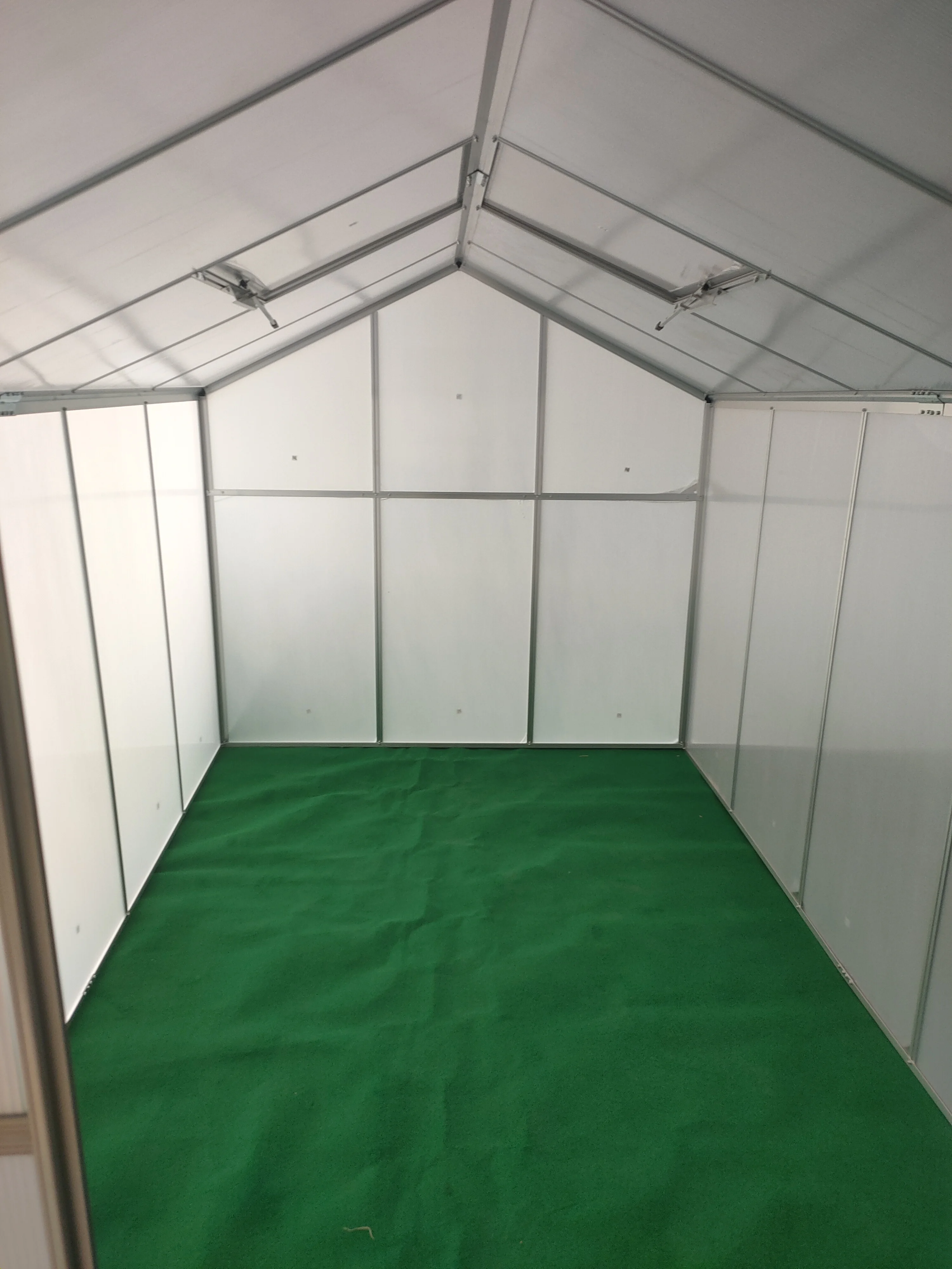 
Садовый сарай с зеленым домом и алюминиевой рамкой 