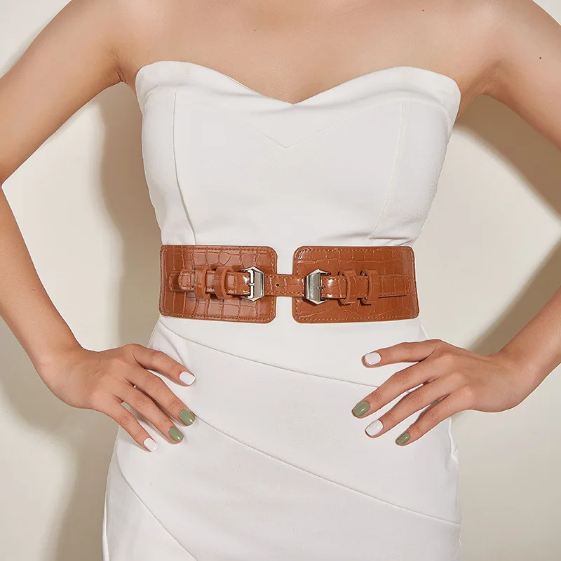 Vintage Wide Elastic Belt with Interlock Buckle - Halloween display picture 1