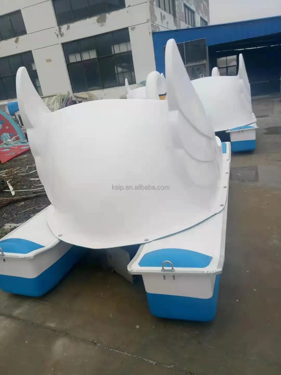 White Swan Pedal Boat Cheap Water Amusement Park Fiberglass New Swan Pedal Boats for Sale