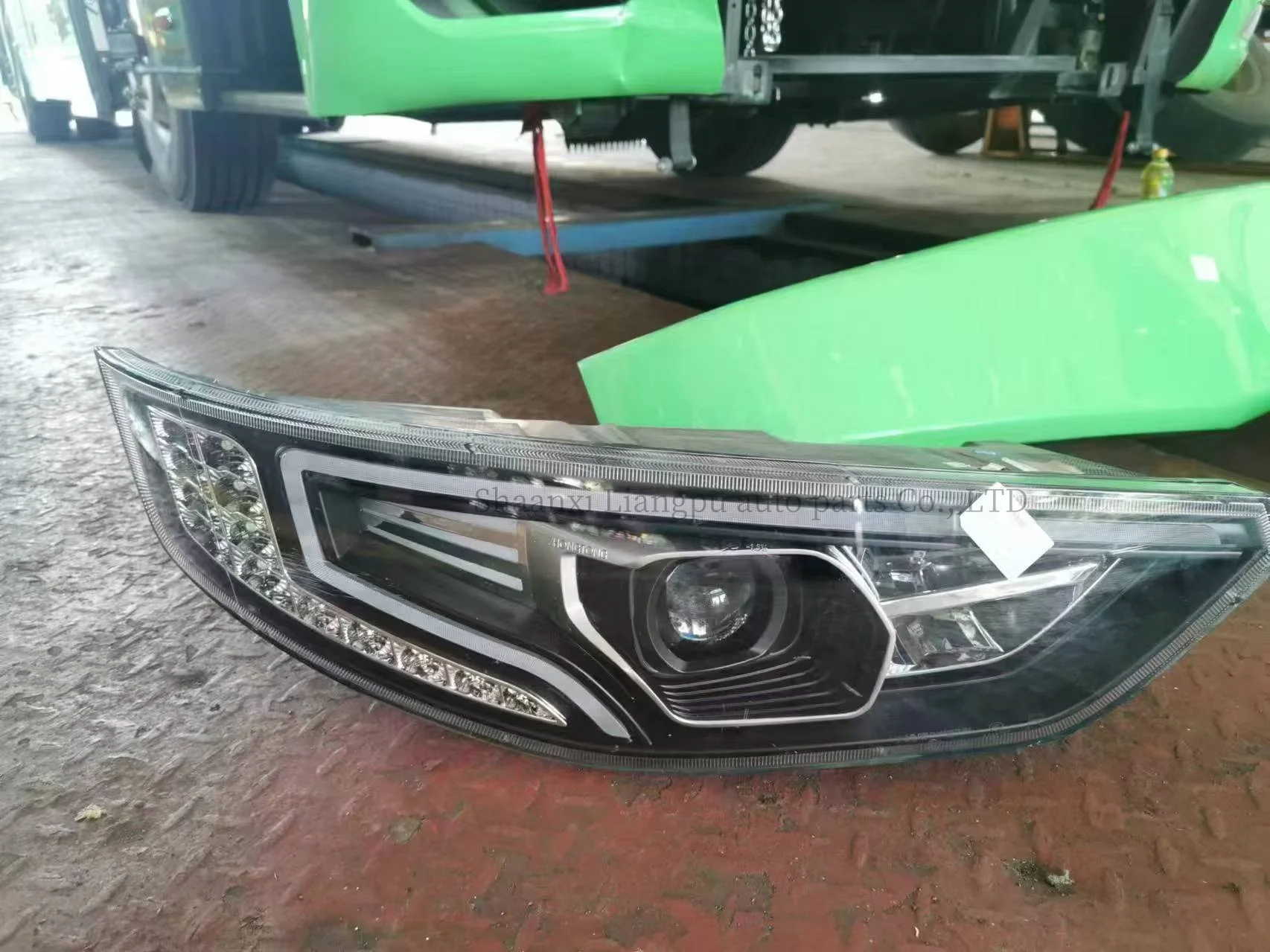 ドアラン Original Bus Headlights for Zhongtong Bus LCK6126/6128H5QA1 Series