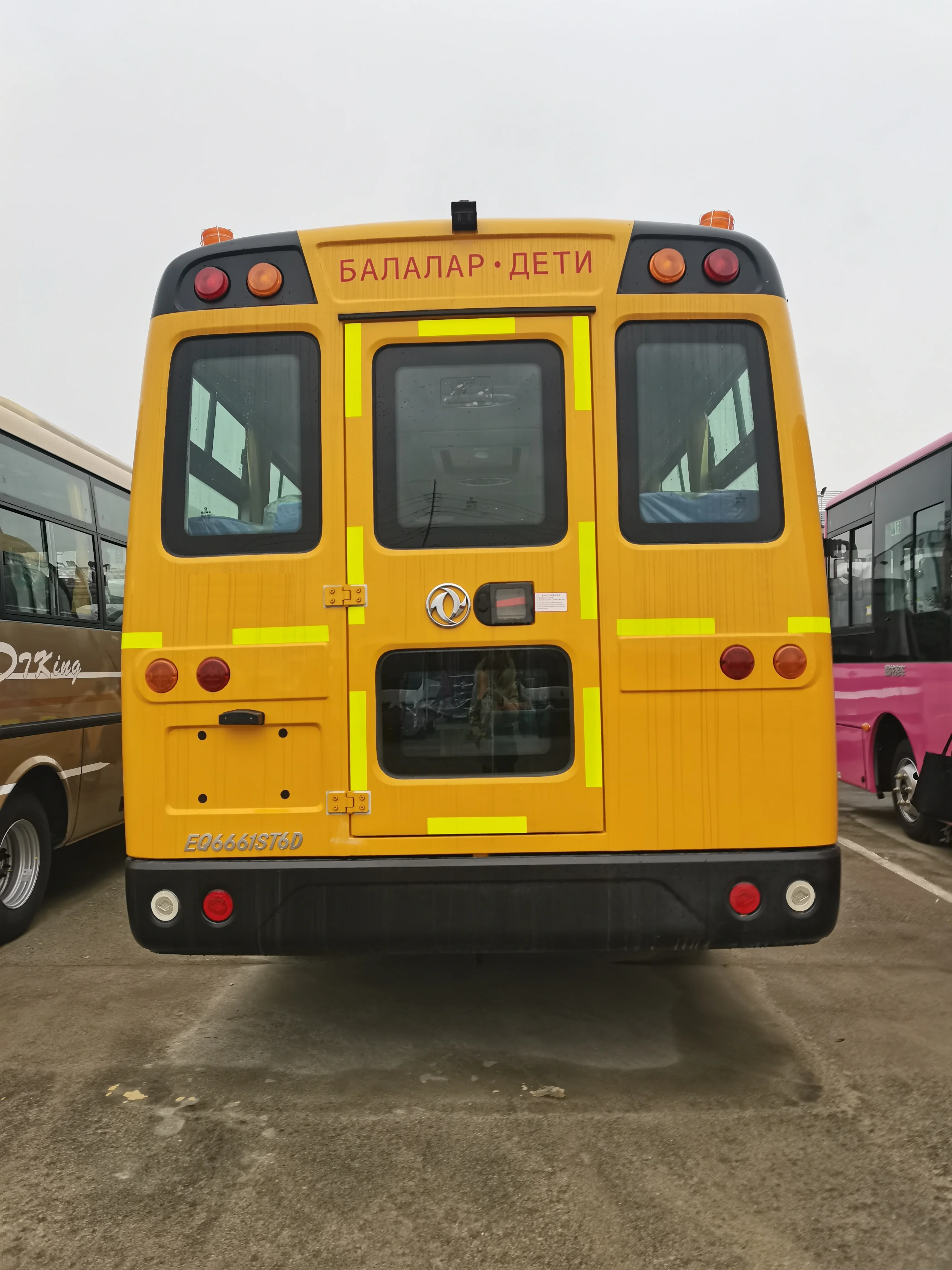 新型ドンフェン EQ6661ST6D1 バス 36人乗り 幼稚園用学校バス