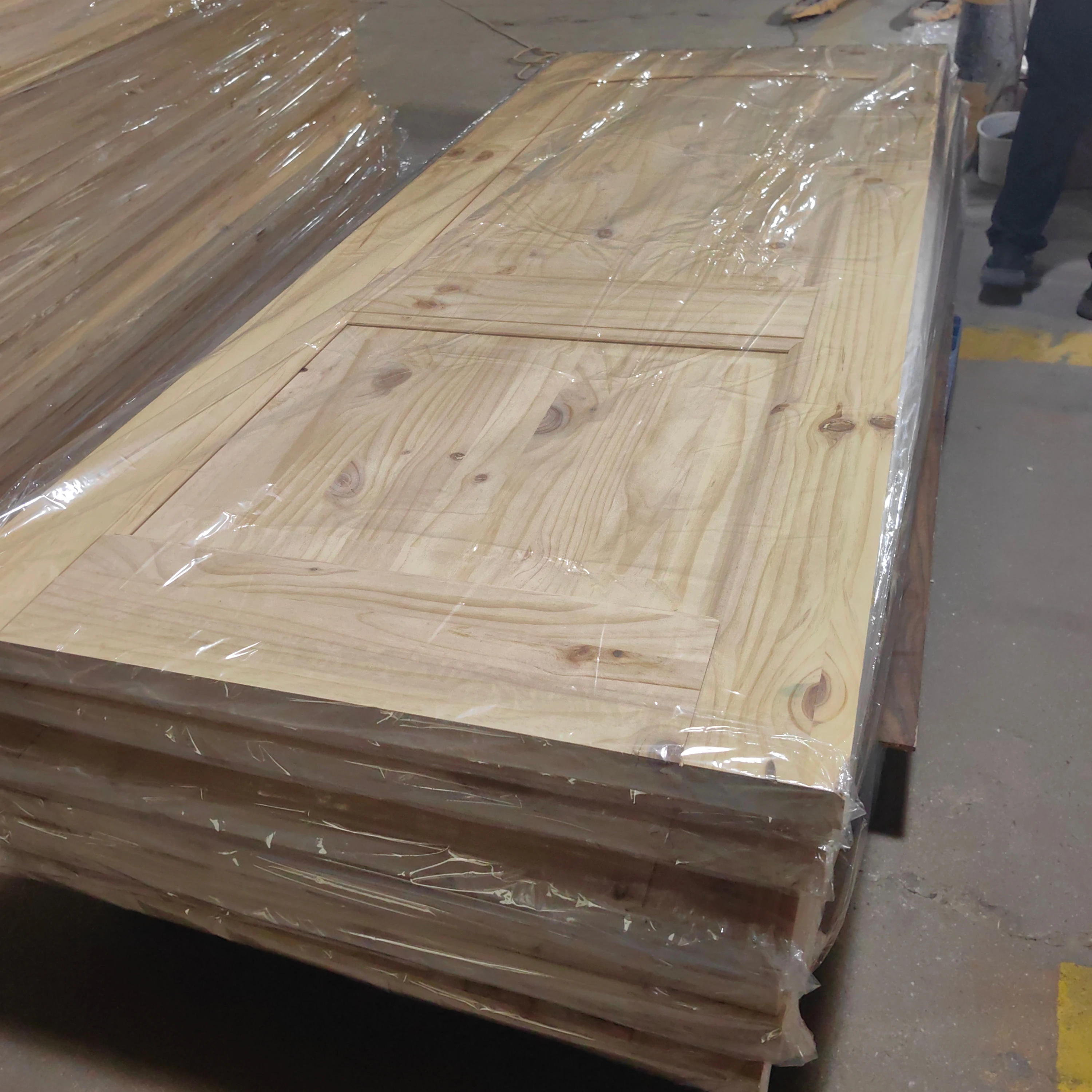 Simple Home Bedroom Pine Veneer MDF Wood Veneer Interior Doors House Single Leaf Wooden Internal Doors