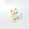 Uno shiba inu seduto