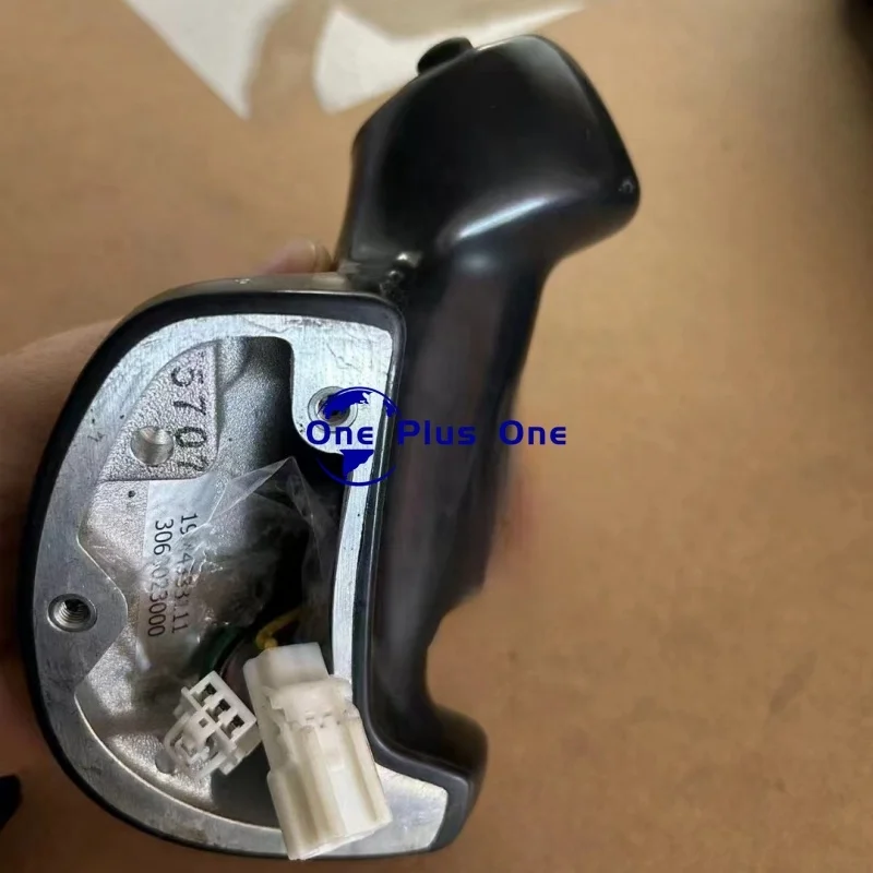 ブルドーザーハンドル19m-43-33110 19m-43-33111 KNOB ASS'Y
