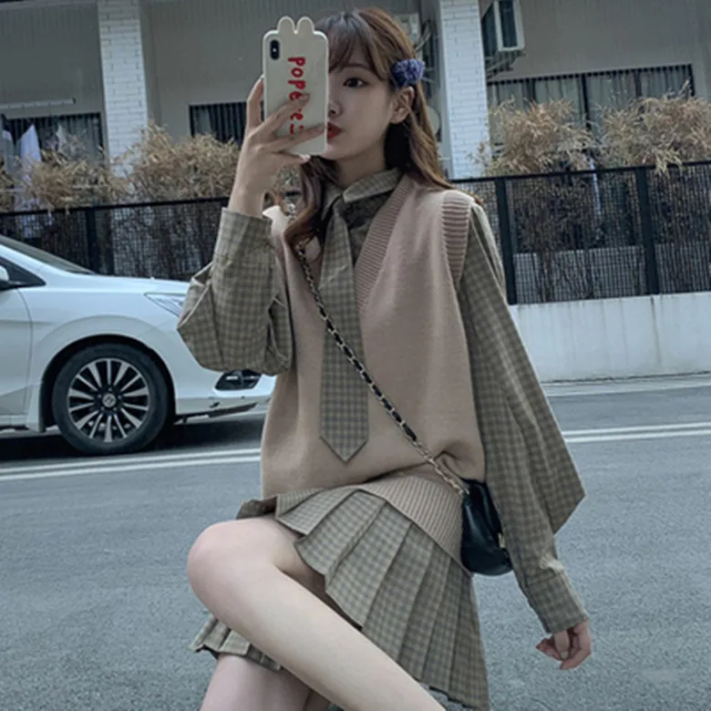 Pleated Dress + Knitted Vest + Bag 3 