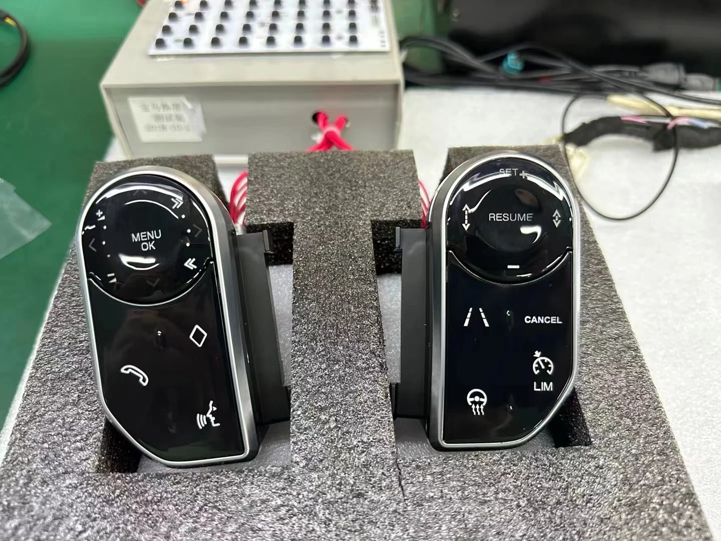 The Third Generation Car Steering Wheel Touch Buttons for Land Rover Range Rover Vogue Sport L405 L494 2013-2017 Rotate Touch