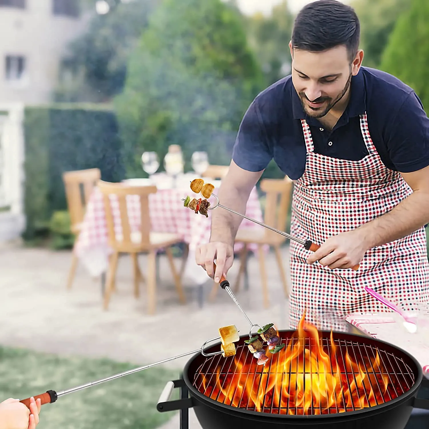 BBQ Forks Stainless Steel Smore Skewers With Wooden Handle Telescoping Smores Roasting Sticks for Fire Pit details