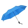 Parapluie pliant bleu coupe-vent