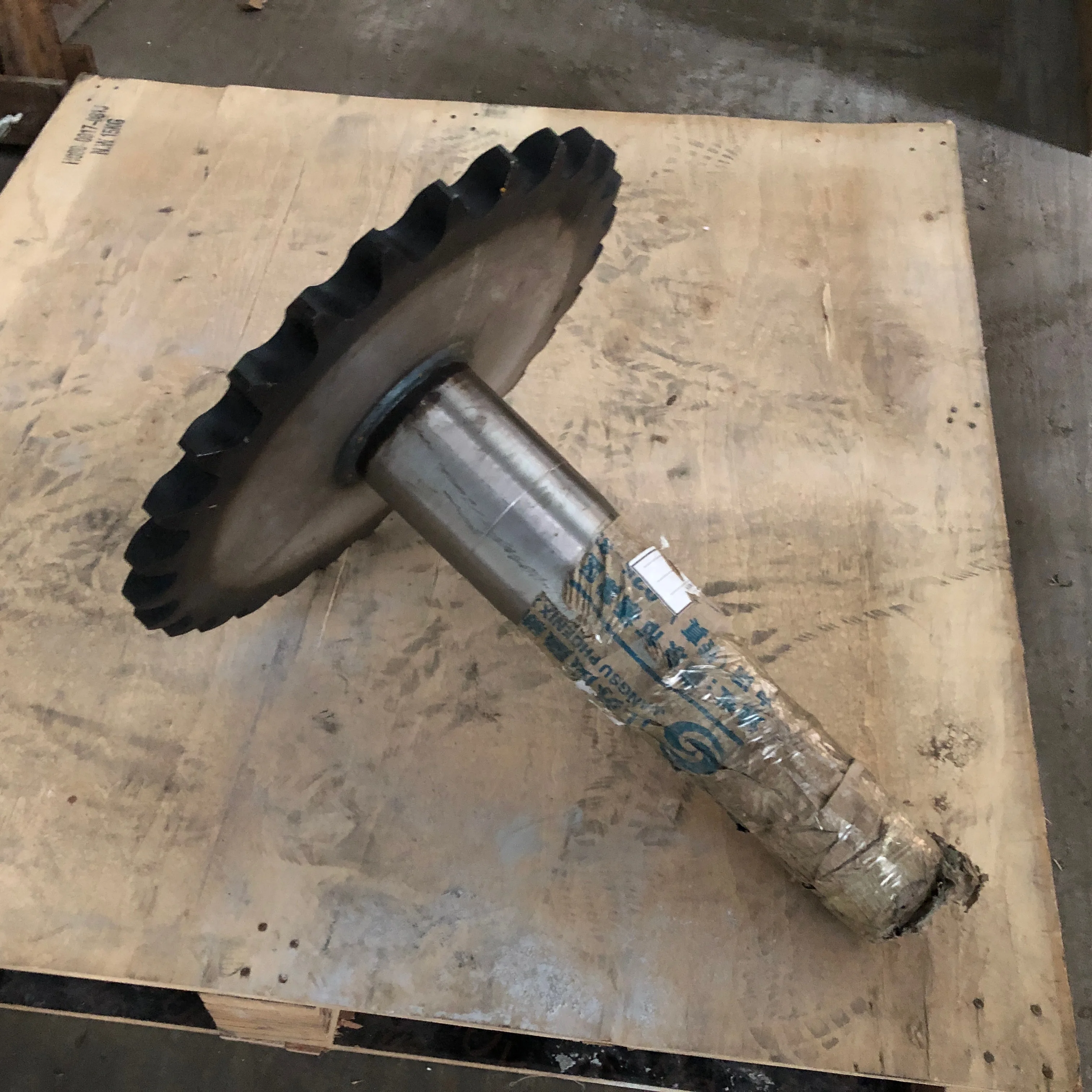 GR215 Motor Grader Sprocket Shaft Axle 85513030 85513031