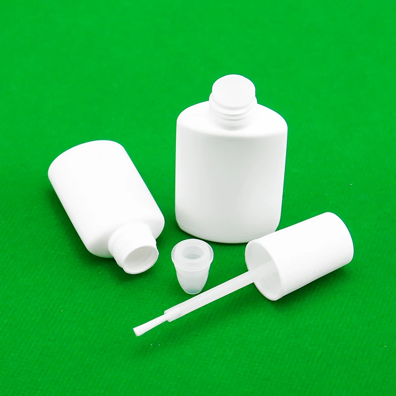 Bouteille en plastique HDPE avec pinceau bouteille blanche noire minimale pour les ongles Polish de cils colle Super colle pour l' utilisation de bouteille de cosmétiques