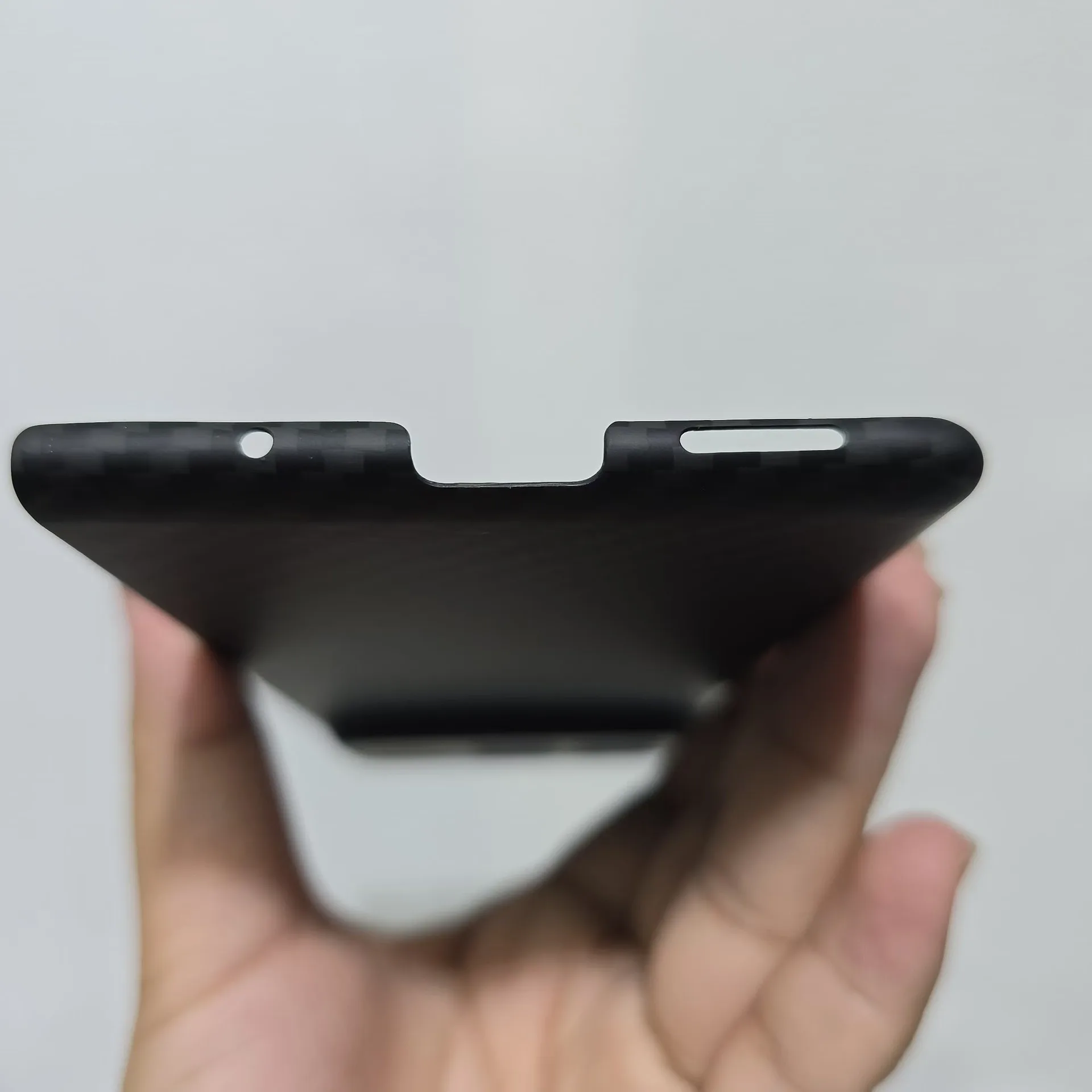 Funda de teléfono de fibra de carbono LX460 de Laudtec con diseño atmosférico de moda simple y ligera a prueba de caídas para Xiaomi Mix Fold4  