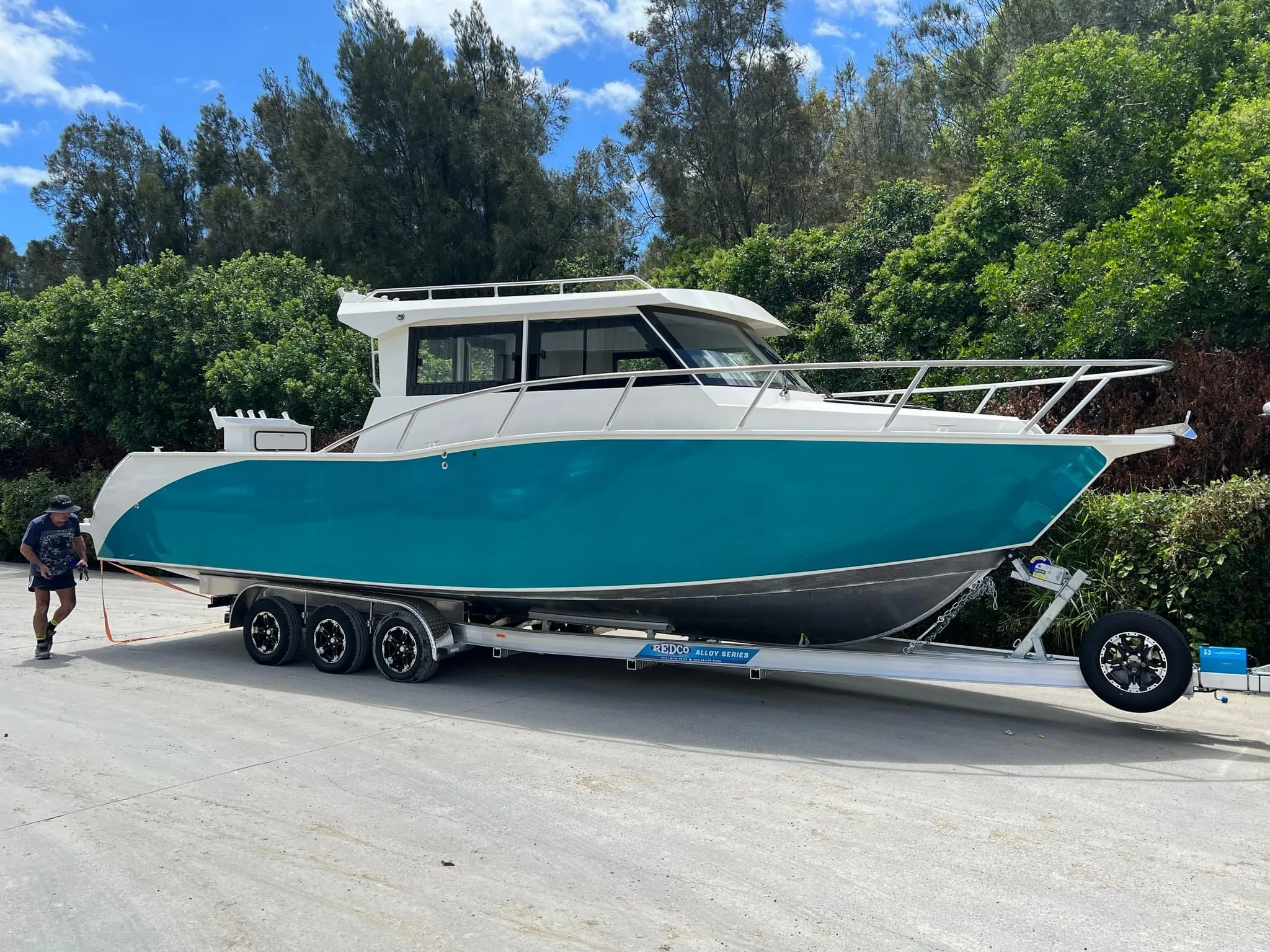 Sea King 32ft Deep V Hull Outboard Motor Sport Cabin Boat