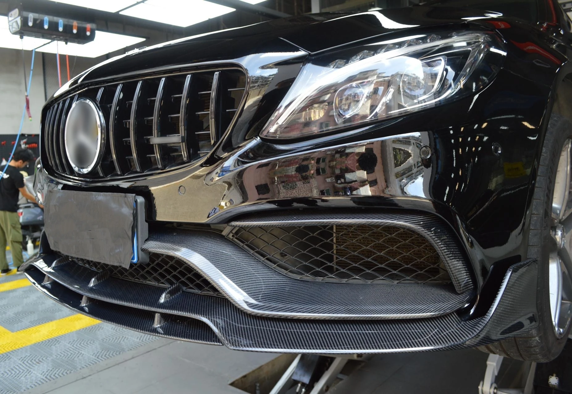 High Quality Carbon Fiber Front Bumper Lip For Mercedes Benz C-class ...