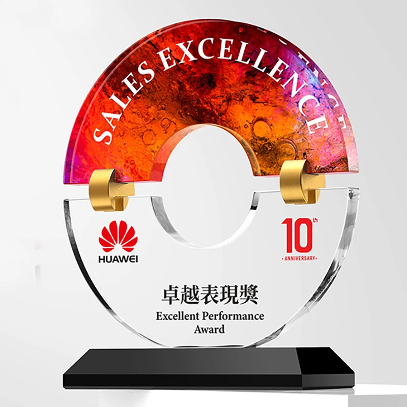 Petit Pont Cristal Nouveau Design Logo personnalisé Forme Ronde Trophée en Verre Cristal K9 pour Événements d'Entreprise et Reconnaissance des Employés