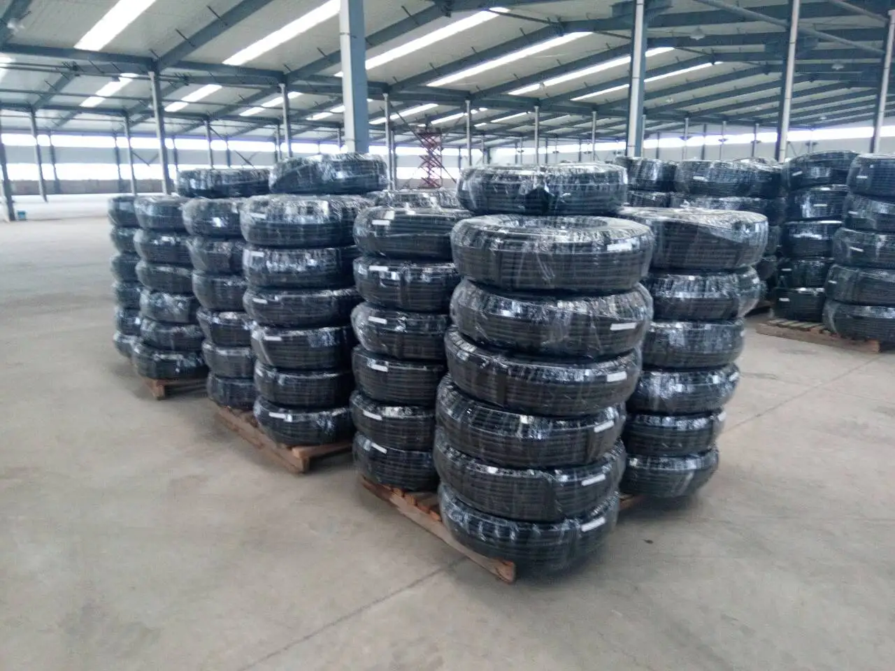 Factory Price Farm Irrigation System Column Emitter Drip Pipe 16mm Round Emitter Drip Irrigation Pipe
