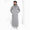 Gris oscuro