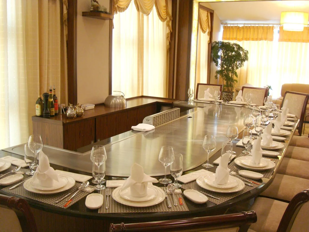 Rectangular Teppanyaki Grill Table with 20mm Thick Heating Plate and 600x400mm Cook Area