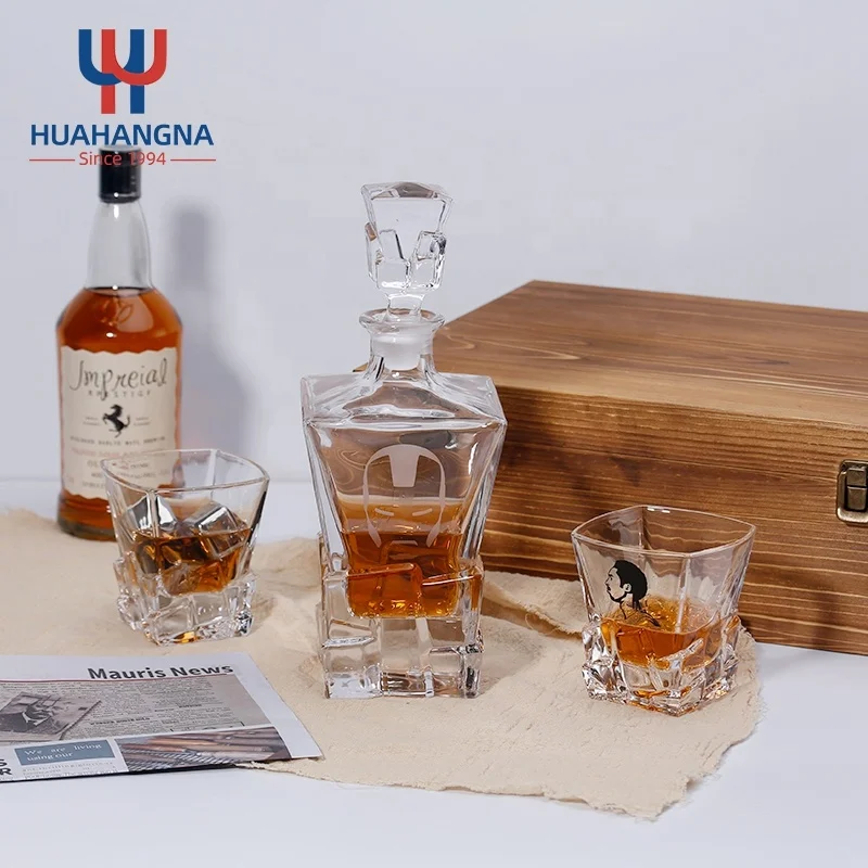 HUAHANG Custom Etched Crystal Glass Liquor Rock Whisky Decanter Set 5 Pack Old Fashioned Whiskey Wooden Gift Box Transparent